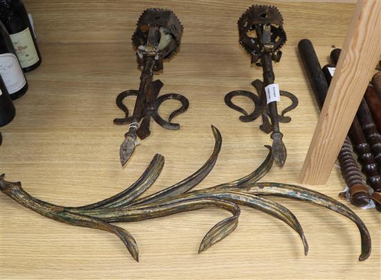 A pair of Gothic-style wall brackets and a cast iron palm frond, longest 60cm